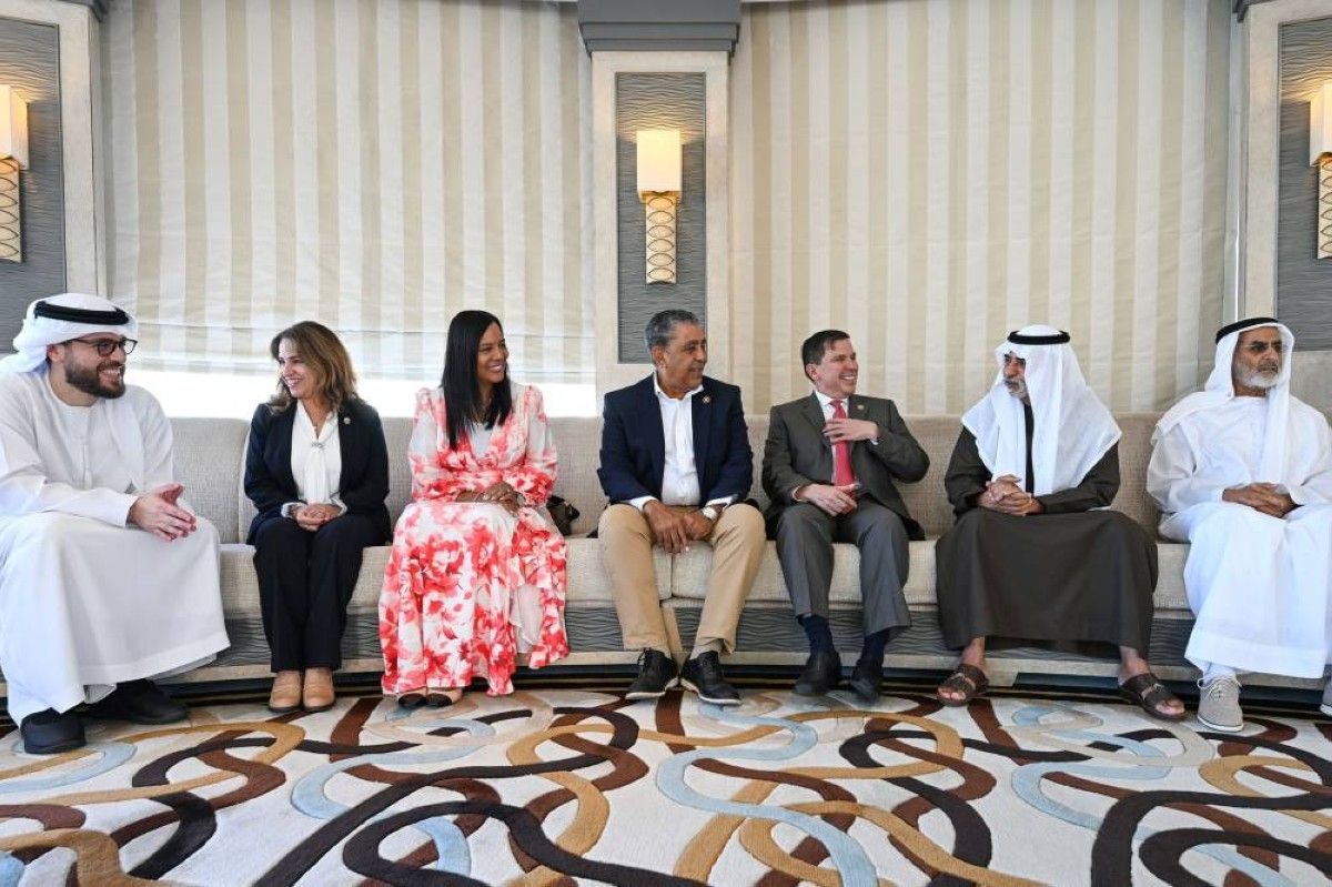 نهيان بن مبارك يشيد بعمق العلاقات الإماراتية - الأمريكية ودورها في تعزيز السلم و الأمن