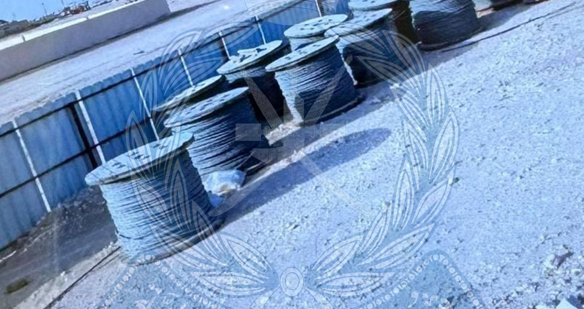 القبض على شخصين بتهمة سرقة أسلاك معدنية من إحدى الشركات