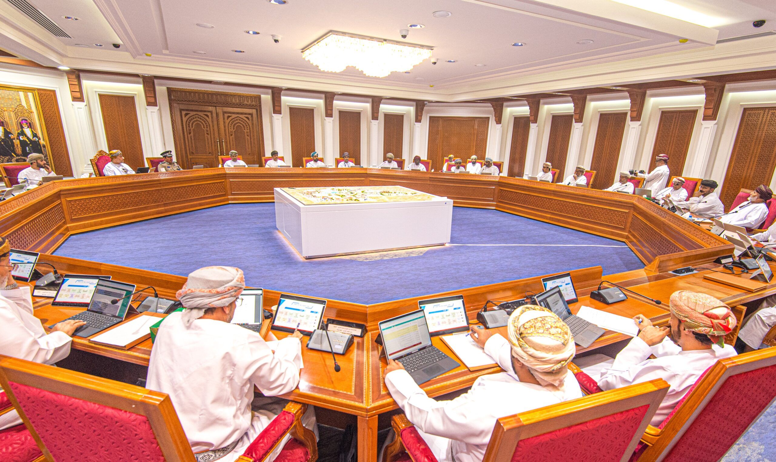 بلدي ظفار يستعرض عددًا من المشاريع التنموية بالمحافظة