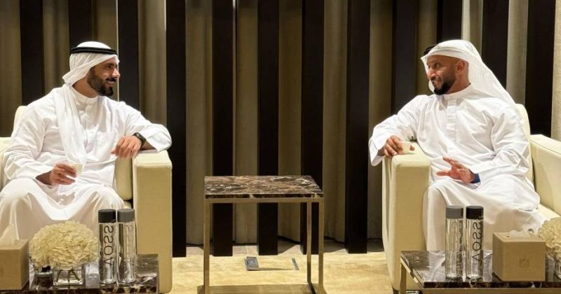 الشيخ مبارك الفهد وآل حامد خلال اللقاء