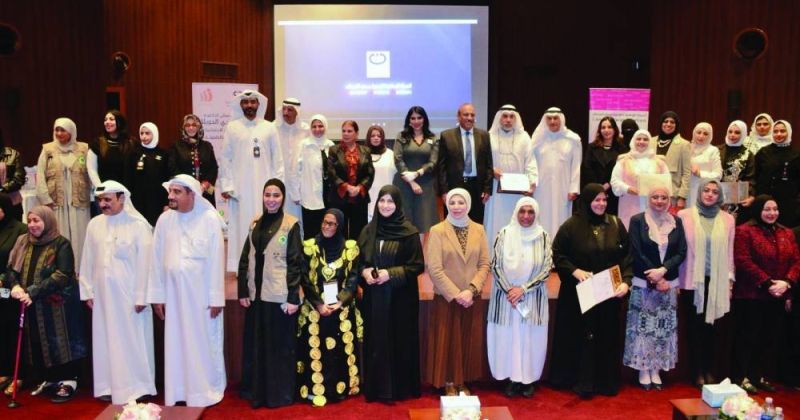 الصالح والشاهين في لقطة جماعية مع الحضور