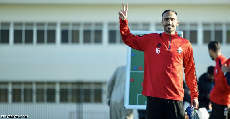 الرائد.. الدوسري يبعد الجيزاني وهيلمان يثبت العناصر