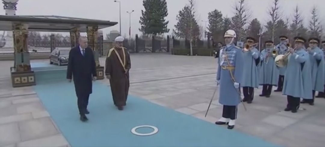 مراسم استقبال لجلالة السلطان المعظم لدى وصوله إلى تركيا