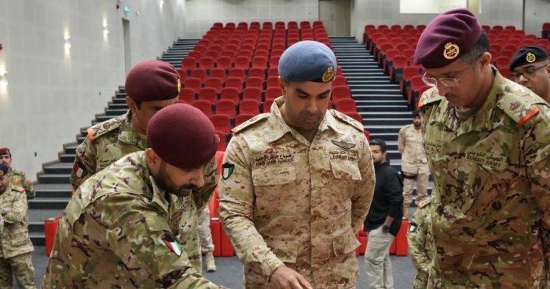 نائب رئيس الأركان يتفقد استعدادات الحرس الأميري لتأمين القمة الخليجية