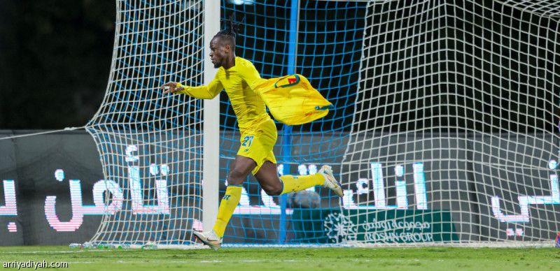 «قاتل» ينهض بالعروبة.. ويزيد متاعب الفيحاء