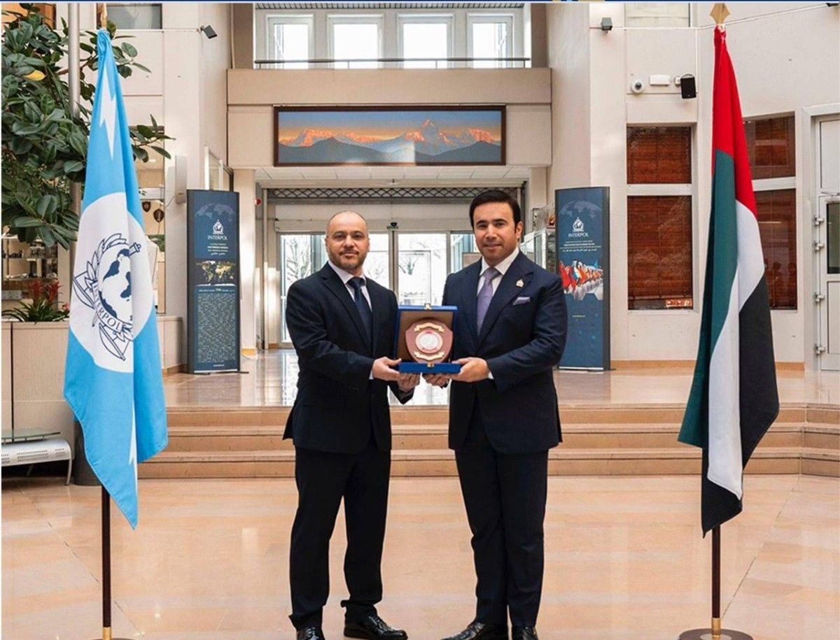 رئيس «الإنتربول» يبحث مع وفد شرطة أبوظبي التعاون الأمني