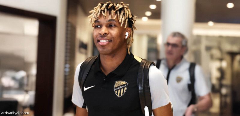 بنزيما والصقور يطيران مع «النمور» إلى الدمام