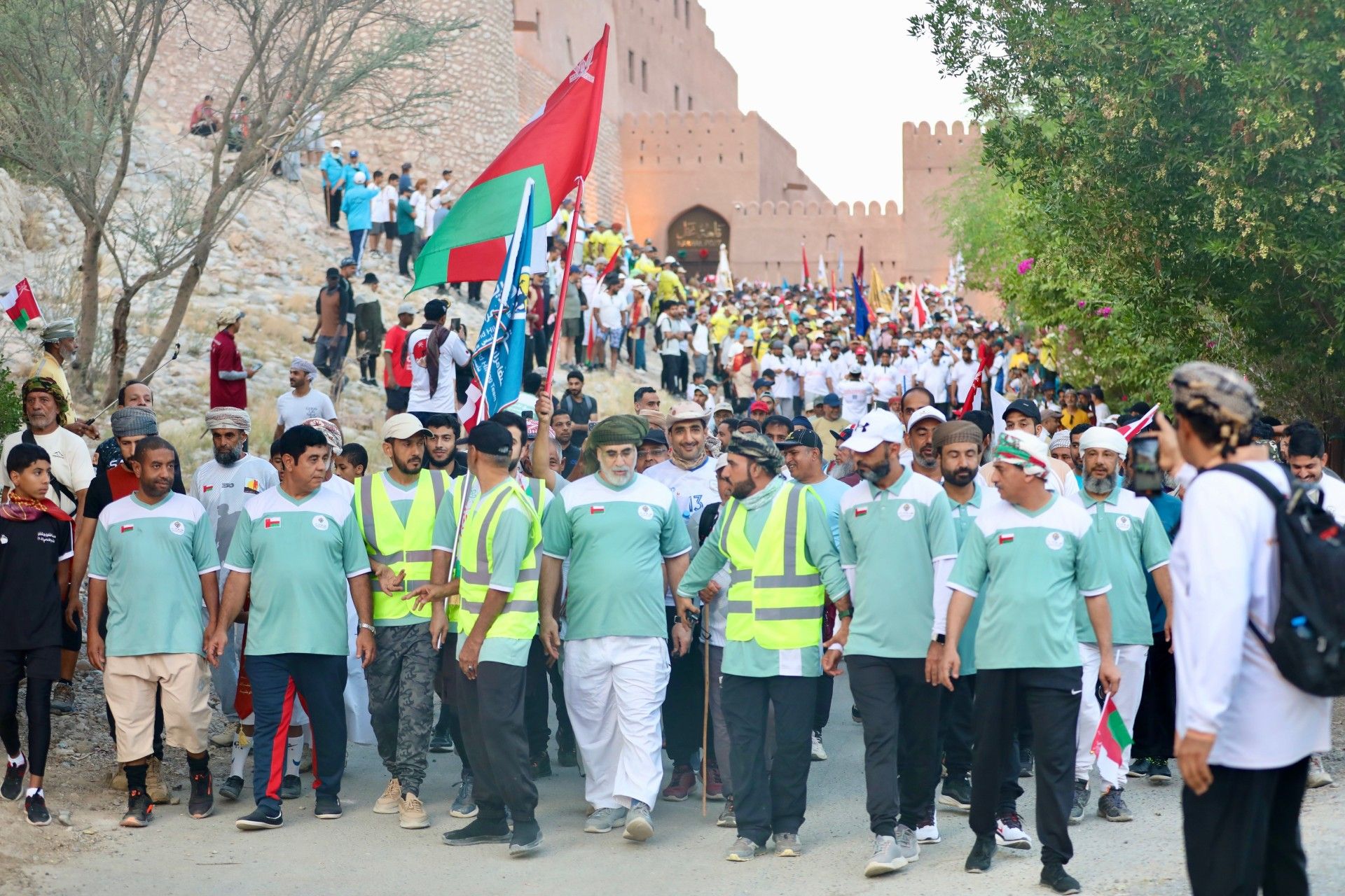 انطلاق مسير “نخل شاذون السياحي الأول” بمشاركة أكثر من 1500 شخص