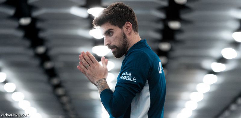 الملعب يخذل الشباب أمام الهلال.. وجوميز الهداف