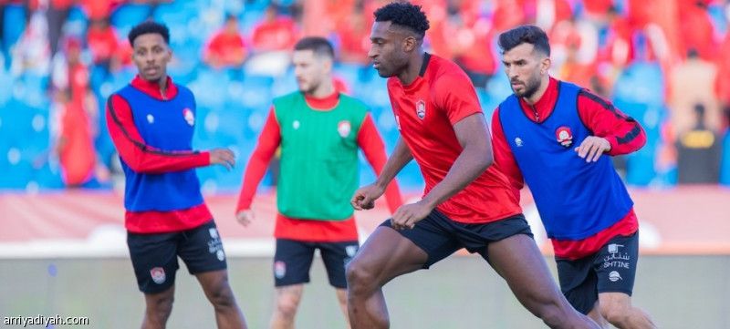 أروابارينا يعتمد قائمة الخالدية.. وهولمان يعيد الدوسري