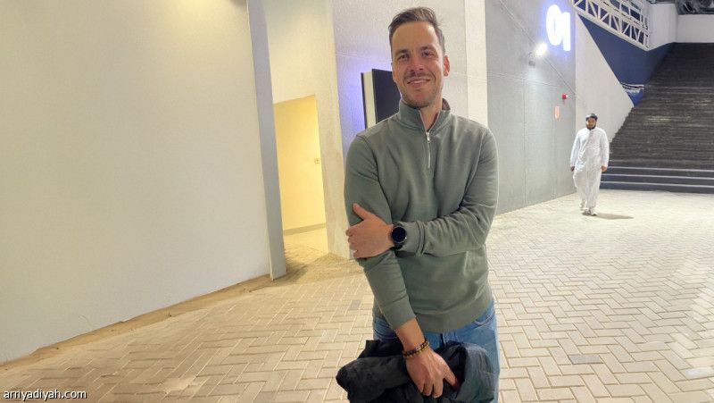 مالكوم ونيمار يجتذبان موظف سابك إلى المدرجات