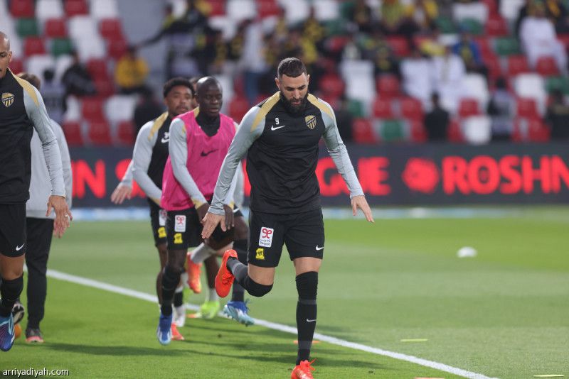 بلان يعيد بنزيما.. وجيرارد يهاجم بديمبيلي