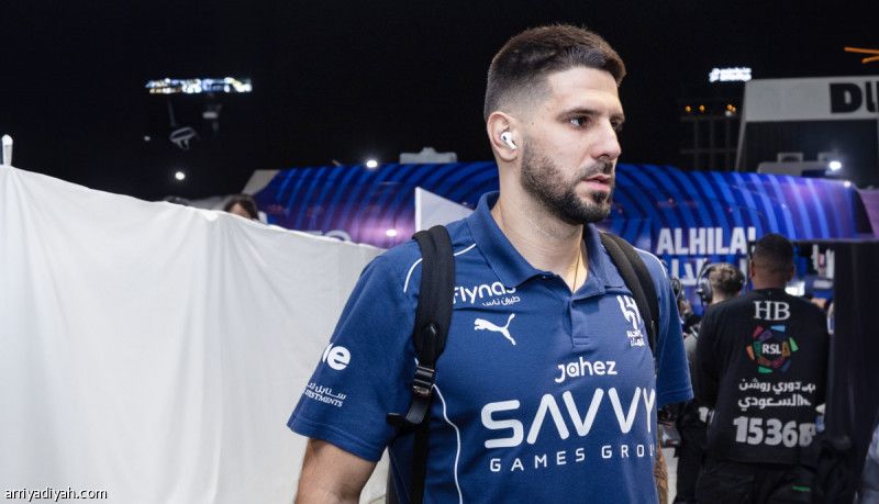 الهلال يواجه الشباب بتشكيل النصر