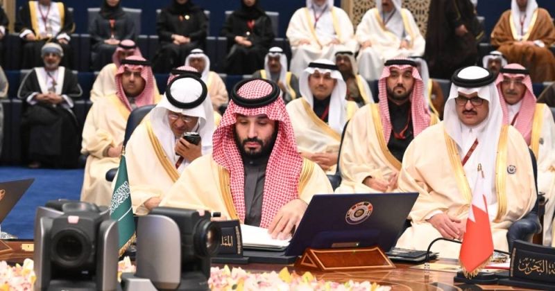 ولي العهد السعودي يغادر البلاد بعد حضور القمة الخليجية