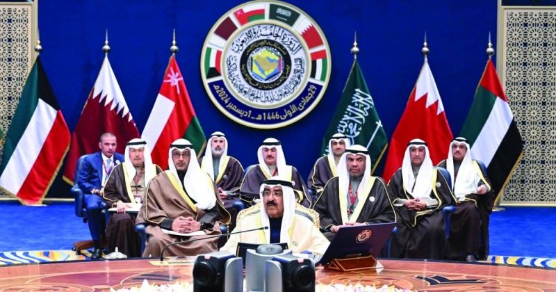 صاحب السمو الشيخ مشعل الأحمد مترئساً أعمال القمة الخليجية الـ45