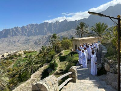 حظيت بتوجيهات سامية .. محافظ جنوب الباطنة يقف على مشروع تطوير قرية “وكان” السياحية