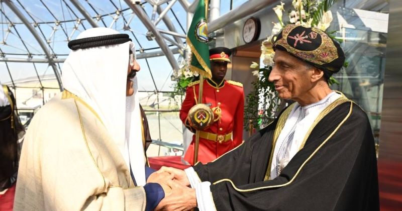 سمو نائب رئيس الوزراء لشؤون مجلس الوزراء في سلطنة عمان يصل إلى الكويت لضور القمة الخليجية الـ45