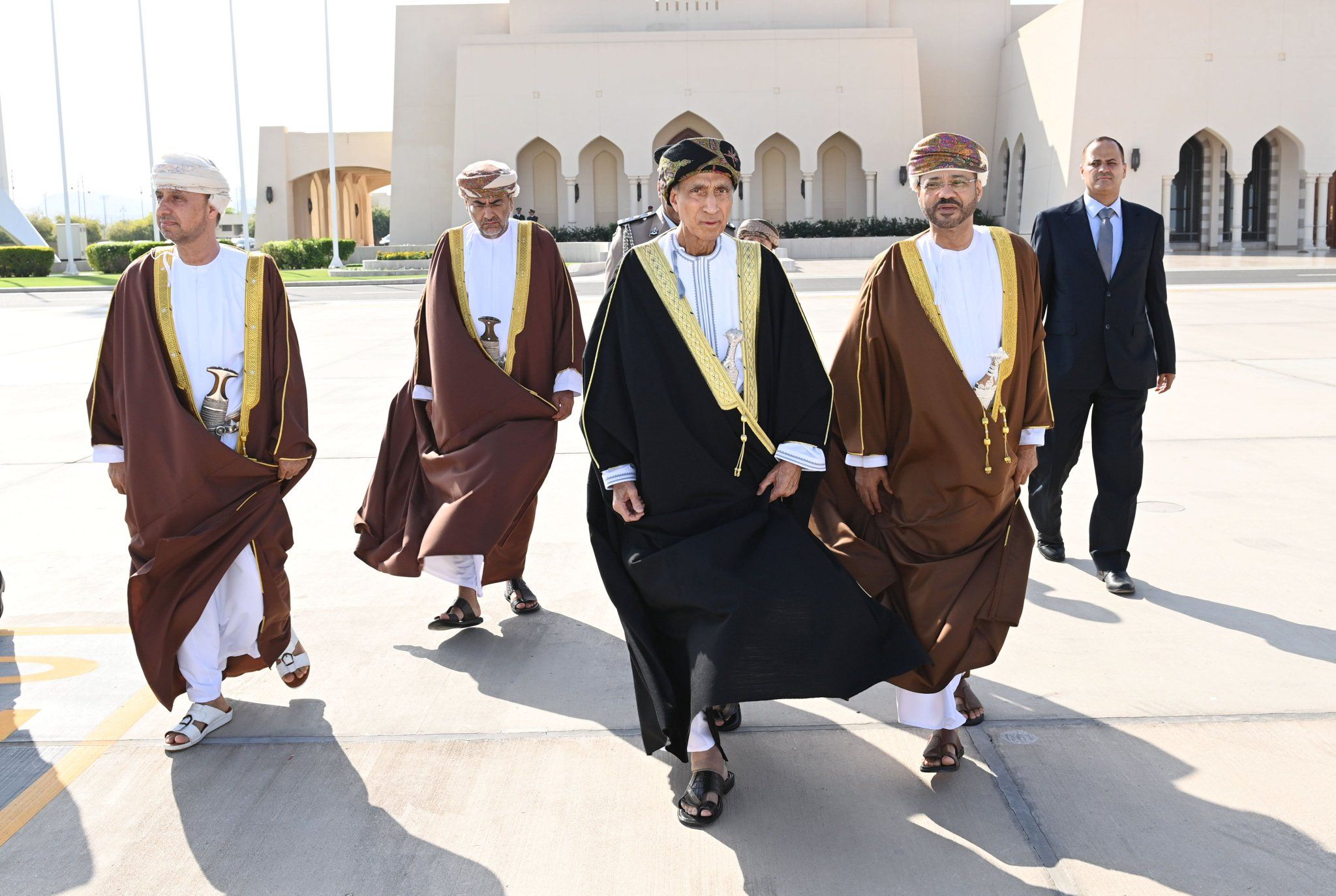 السيد فهد يُغادر البلاد متوجّهًا إلى دولة ⁧‫الكويت‬⁩