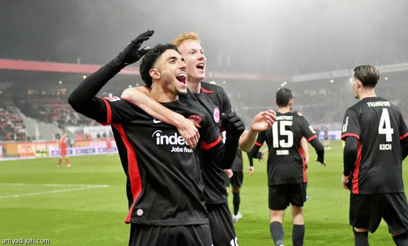 مرموش يقرّب فرانكفورت من صدارة البايرن