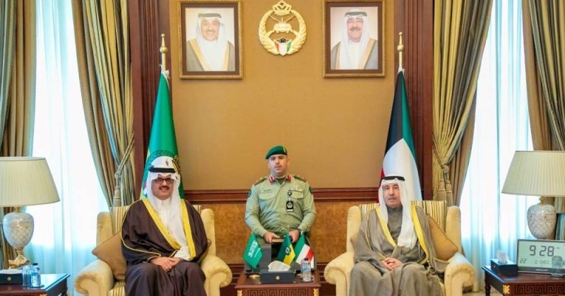 رئيس الحرس الوطني خلال استقبال السفير السعودي