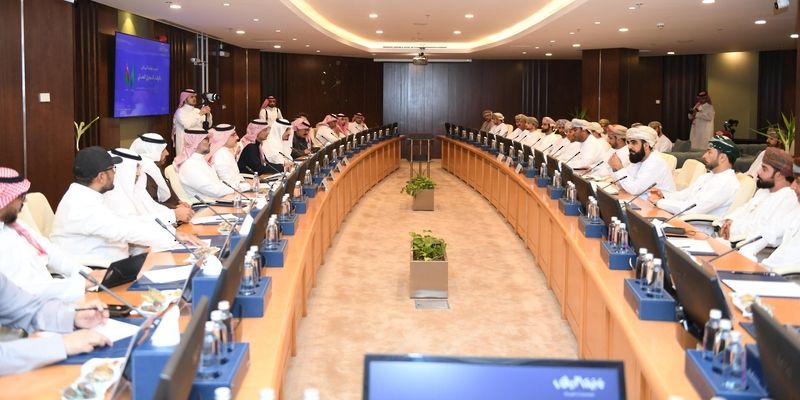 بحث تعزيز التعاون التجاري والاقتصادي بين غرفة تجارة وصناعة عُمان و غرفة الرياض