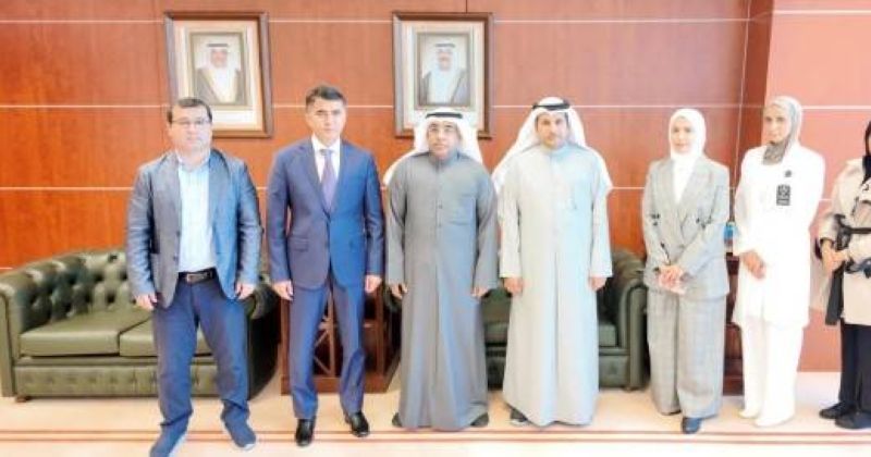 العتيبي ومسؤولو «القوى العاملة» مع السفير الأوزبكي