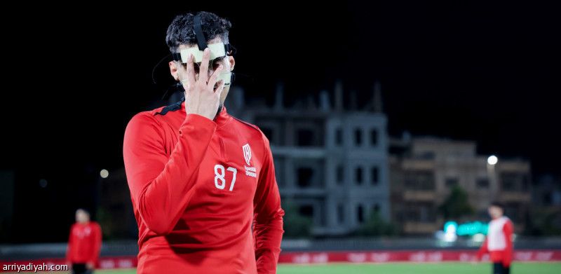 توصيات طبية.. لاجامي يستعين بـ «قناع»