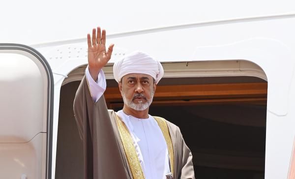 جلالةِ السُّلطان المعظم يعود إلى أرض الوطن