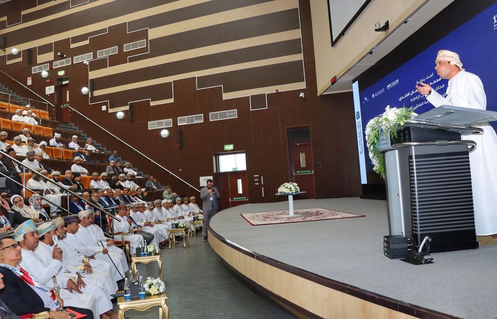 مناقشة الابتكار وصناعة التنمية في المحفل العلمي الدولي بصحار