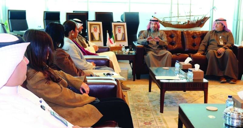 حمود المبارك مجتمعاً بلجنة الشكاوى في الإدارة