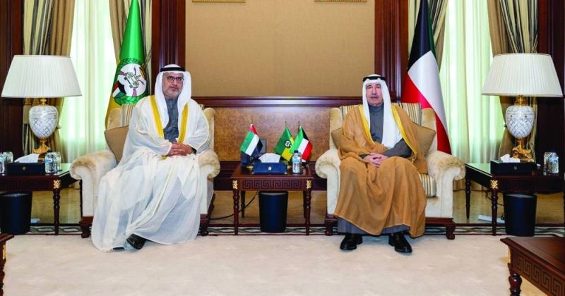 رئيس الحرس الوطني مستقبلاً السفير الإماراتي