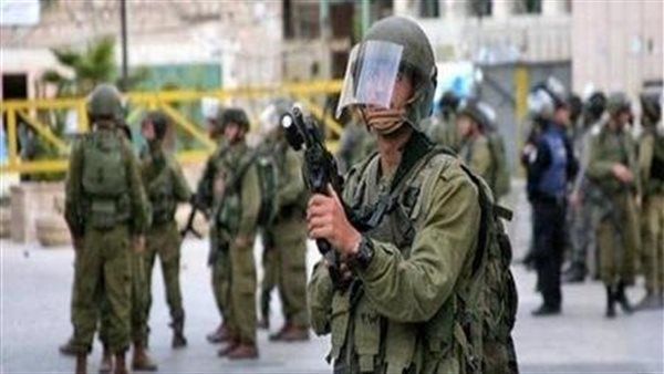 الاحتلال يجبر أكثر من 20 عائلة على إخلاء منازلهم في بلدة بيت فوريك بالضفة الغربية