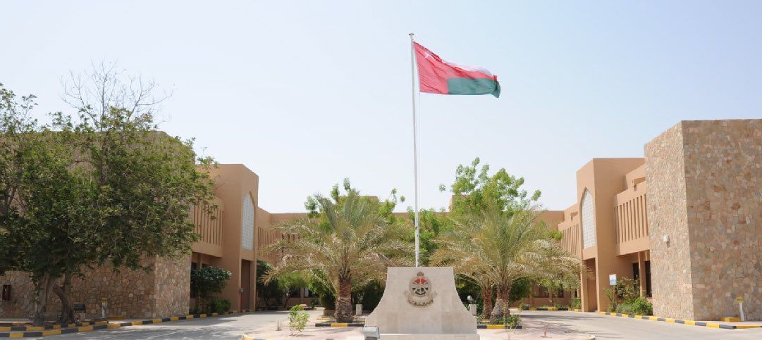 قوات السلطان المسلحة تحتفي بالسابع من ديسمبر يوم المتقاعدين