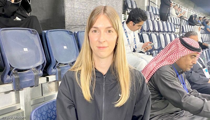 دنماركية ترصد الهلال والرائد