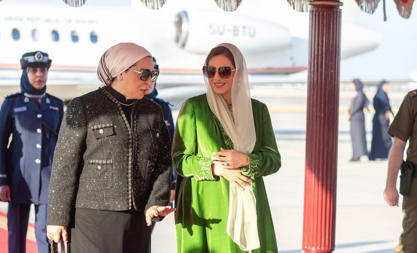 السيدة الجليلة والسيدة انتصار تزوران دار الأوبرا السلطانية مسقط