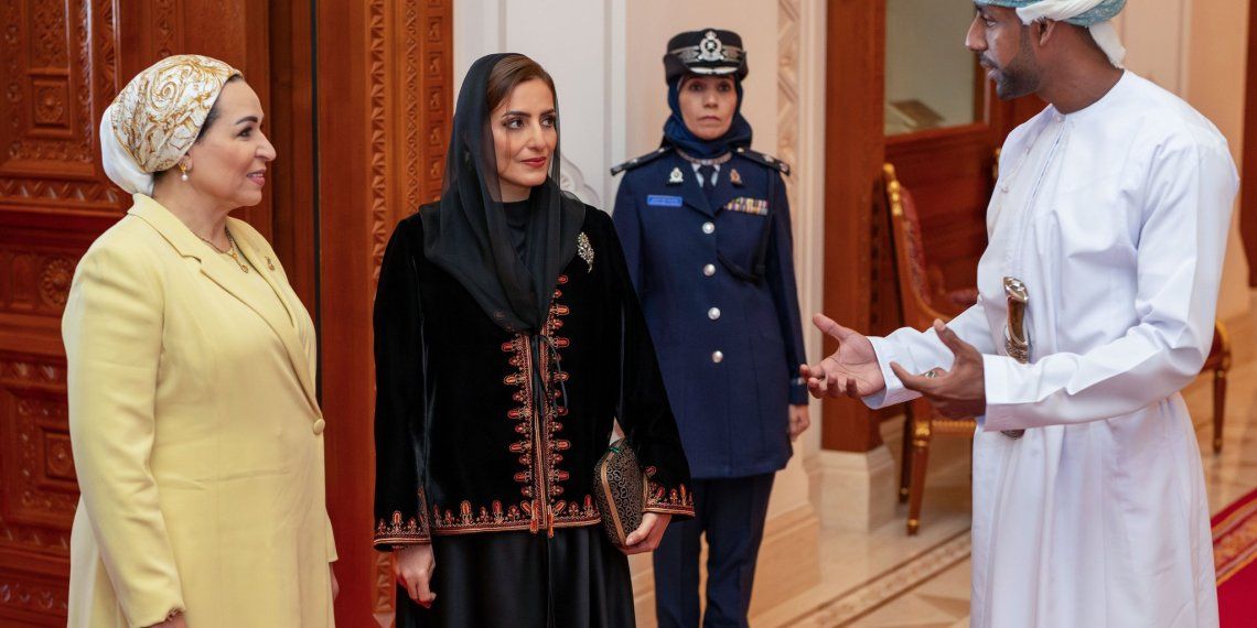 السّيدةُ الجليلة وحرم الرئيس المصري تزوران قلعة الميراني بمسقط