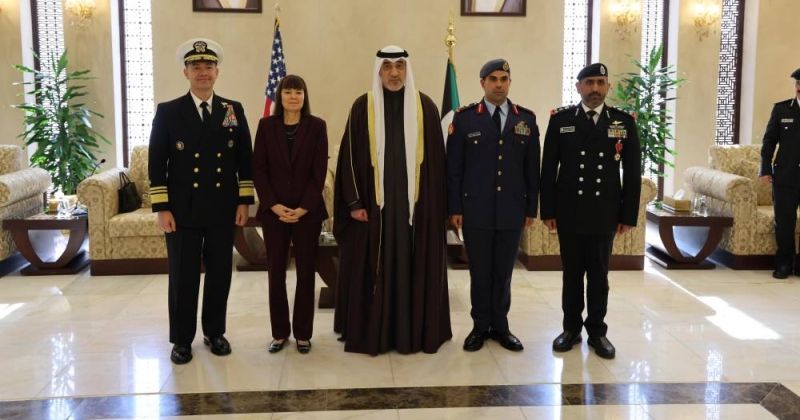 النائب الأول يشهد مراسم تقليد مدير عام «خفر السواحل» وسام الاستحقاق العسكري الأميركي