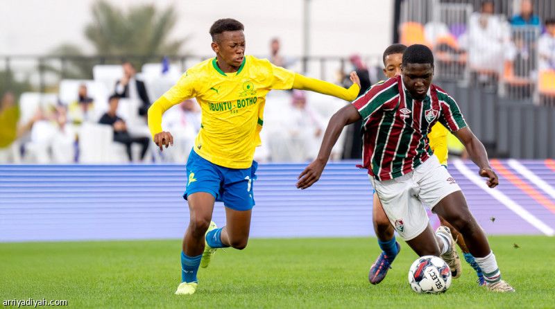 كروز أزول وفلومينينسي يتصدران بطولة مهد