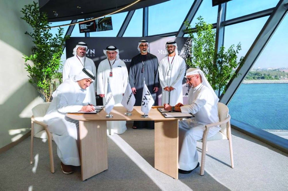 خالد بن محمد وولي عهد البحرين يشهدان إبرام شراكة بين «سايفن» و«ممتلكات» للاستحواذ على «ماكلارين»