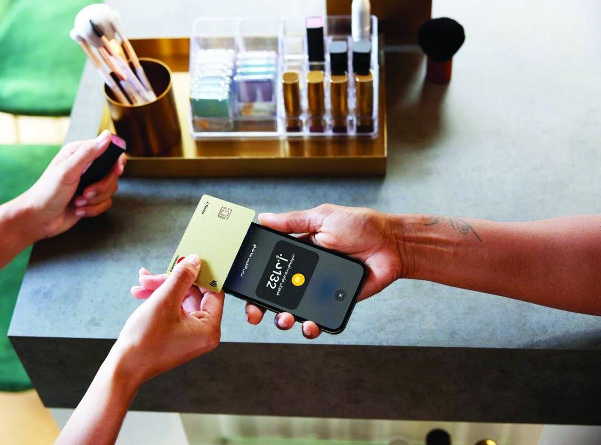 «أدين» تطلق ميزة «قرّب» للدفع على «أيفون» للشركات في الإمارات