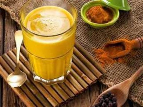 طريقة جبارة.. فتاة سعودية جميلة شربت ماء الكركم كل صباح لمدة شهر كامل وما حدث لها صادم جدا