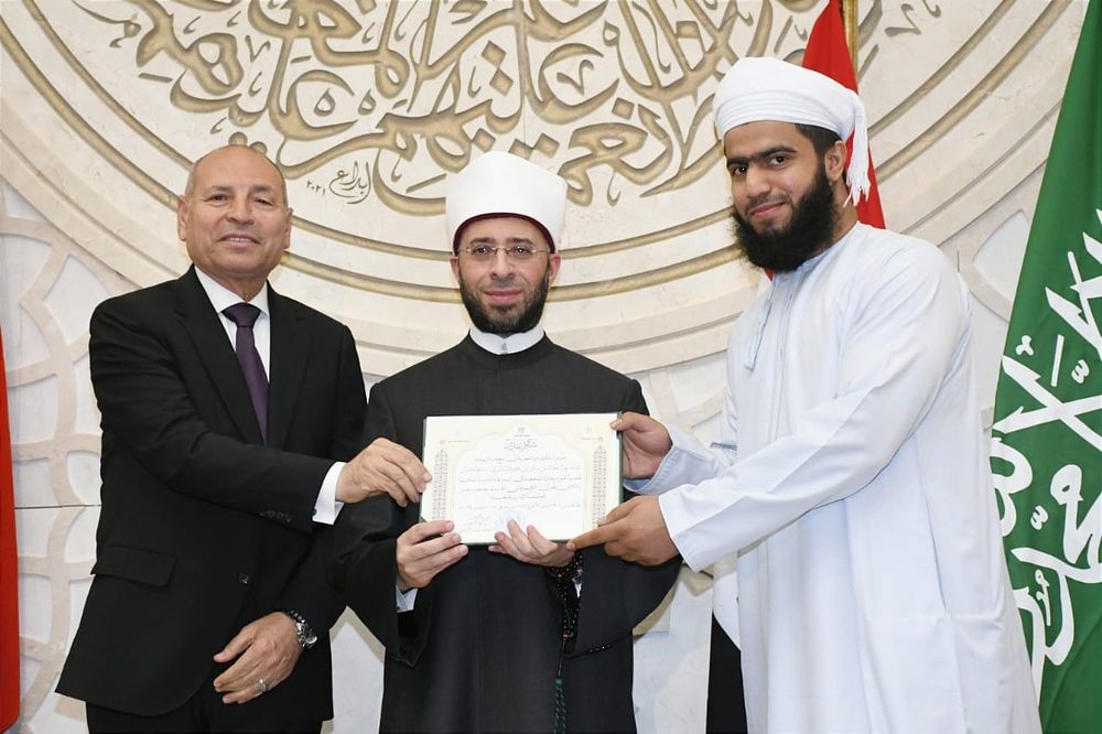 متسابق عُماني يفوز بالمركز الرابع في المسابقة العالمية للقرآن الكريم بمصر