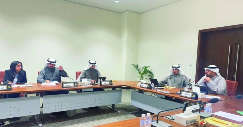 جانب من اجتماع اللجنة القانونية والمالية