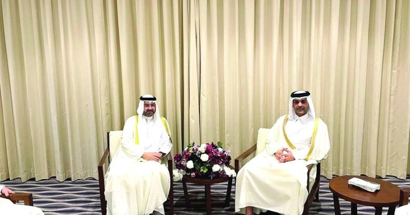المبارك خلال لقائه وزير المواصلات القطري