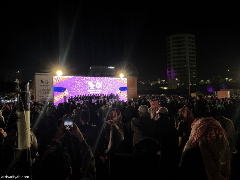 احتفالات أبها بالمونديال.. عروض شعبية وترفيه وألعاب نارية