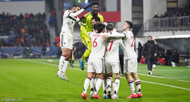 يونايتد يعاقب فيكتوريا بثنائية هويلوند