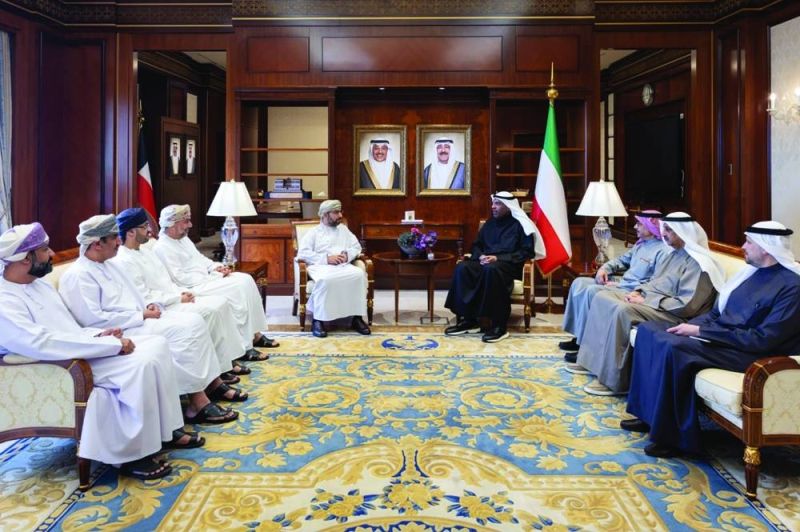 وزير الخارجية مستقبلاً السفير العماني ووفد مجموعة أسياد