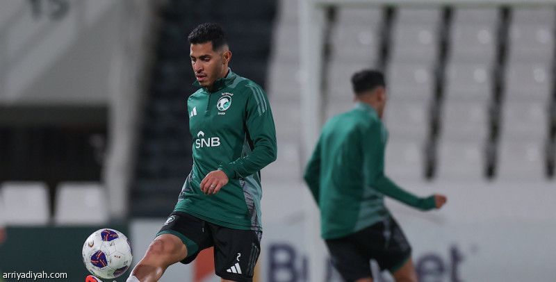 الأخضر.. رينارد يتسلح بالفيديو ويسبق اللاعبين