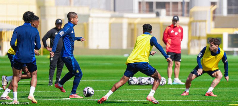 بيولي يستعين بالبوعينين.. ويريح النصر