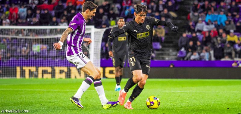 بلد الوليد يغادر «الأخير»